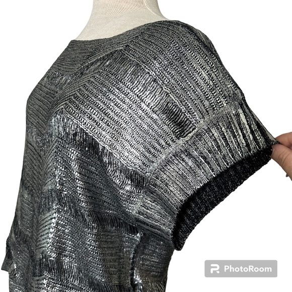 Huang Shu Chi Silver Metallic Top Large Medium - Picture 2 of 10